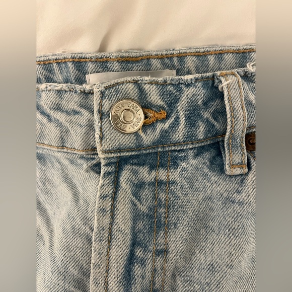 Zara light wash Jean shorts - Picture 4 of 5